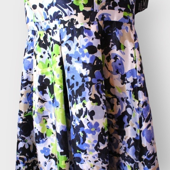 Floral V-neck Dress by Evan Picone White, Periwinkle, Blue, and Green Size 8 - Picture 6 of 15